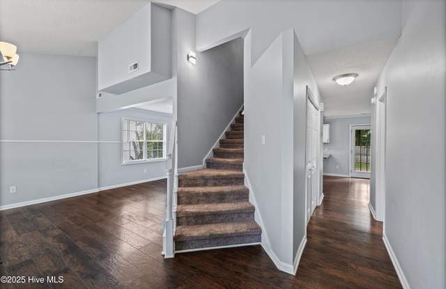 107 Chestnut Court Gallery 4