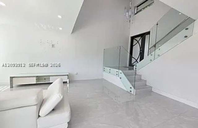 6711 SW 127th Pl Gallery 2