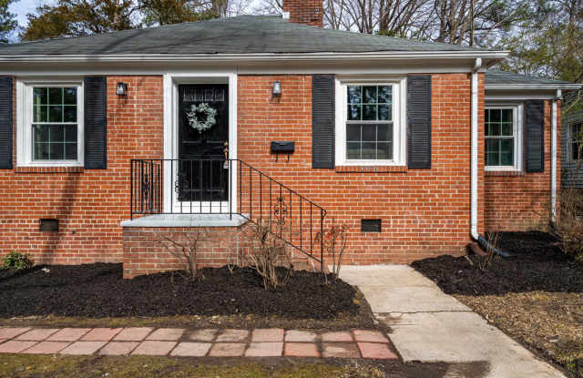 3 Bedroom 1 Bathroom Home in Durham photos photos