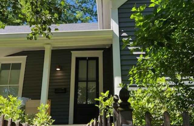Charming 2 Bedroom City Cottage Near Downtown Atlanta & Mercedes-Benz Stadium Short/Long Term $2700 photos photos