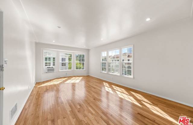 642 1/2 S Dunsmuir Ave Gallery 3