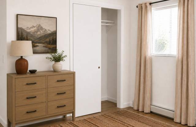 Bright & Spacious 2-Bedroom Residence Across from Berkeley Park Gallery 3