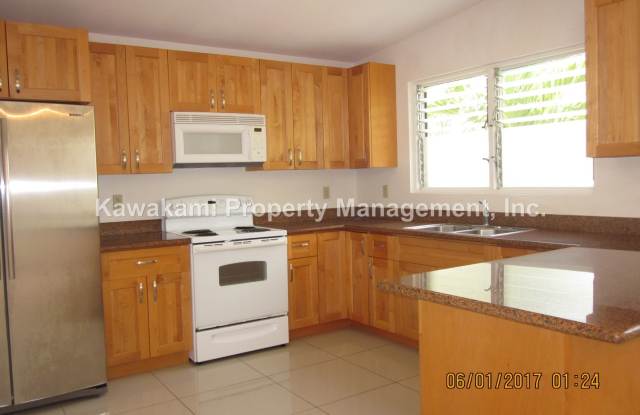 Clean, Conveniently Located, Hidden Gem, Pet OK. - 1644 10th Avenue, Honolulu, HI 96816