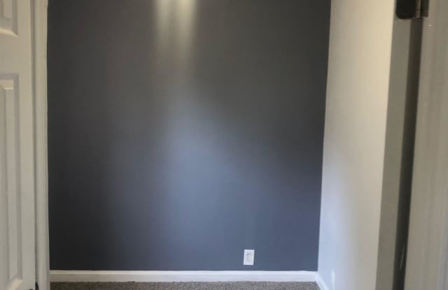 105 Ridge Avenue Gallery 2