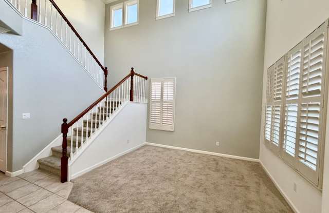 CLEAN AND SPACIOUS 4 BED, 2.5 BATH WITH COVERED BACK PATIO AND LUSH LANDSCAPING IN WESTLAKE COMMUNITY Gallery 4
