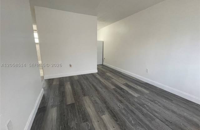 15940 NE 19th Ct Gallery 2