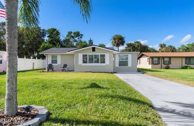 52 Palm Drive Gallery 2