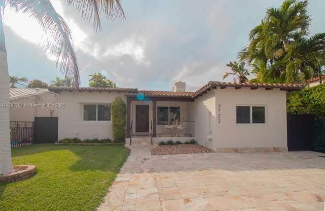 3722 Royal Palm Ave photos photos