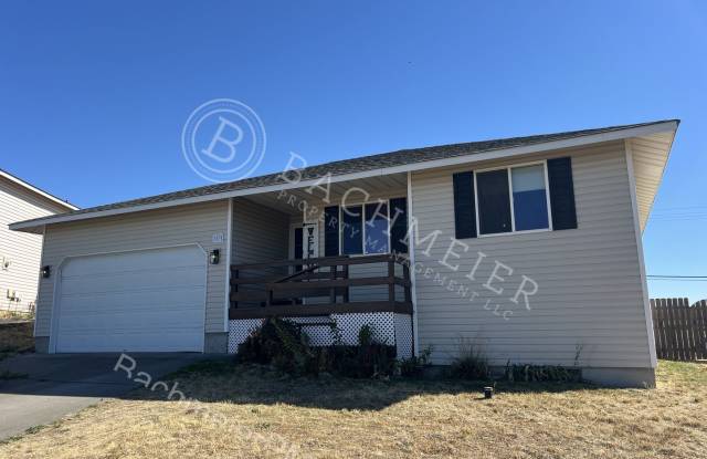 Spacious 3-Bedroom 2-Bathroom Home with Huge Fenced Yard in a Quiet Cul-de-Sac! Gallery 1