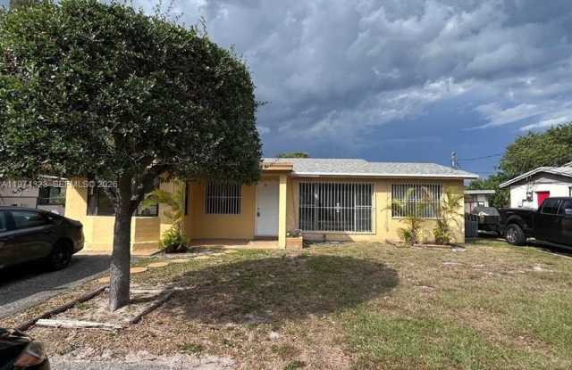 91 NE 6th Ct photos photos