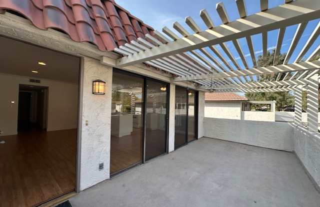 Westlake Village Upper Unit in Village Green with garage and extra parking spot below unit - 1228 Landsburn Circle, Thousand Oaks, CA 91361