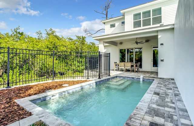 512 South Peninsula Avenue - 512 South Peninsula Avenue, New Smyrna Beach, FL 32169