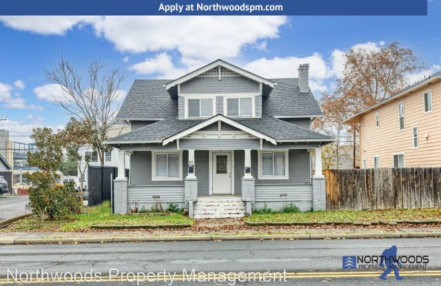 311 S Oakdale Ave - 311 South Oakdale Avenue, Medford, OR 97501