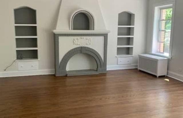 2742 West FARRAGUT Street Gallery 2