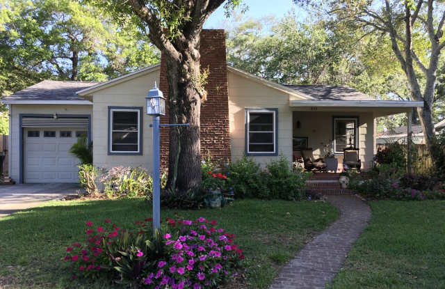 Beautiful 3 bedroom home in one of the prettiest neighborhoods in St. Petersburg - 845 37th Avenue North, St. Petersburg, FL 33704