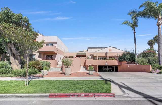 Quiet Gated Condo walkable to El Camino College - 16700 Yukon Avenue, Torrance, CA 90504