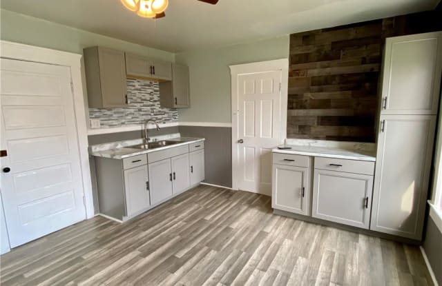 3285 West 41st St - 3285 West 41st Street, Cleveland, OH 44109