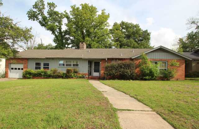 Spacious 4 Bedroom 2 Bath Home! photos photos