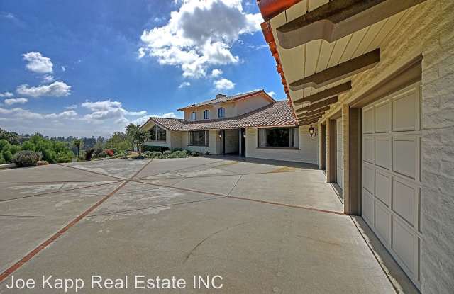 4877 Clubhouse Drive Gallery 3