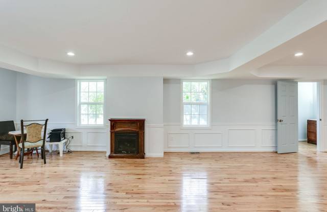 7317 HEINLE AVENUE Gallery 4