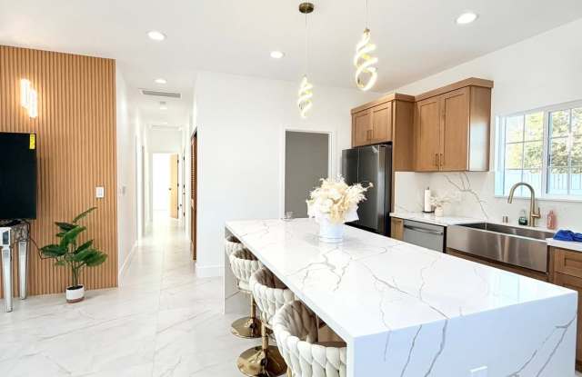 604b South Vicki Lane - 604 South Vicki Lane, Anaheim, CA 92804