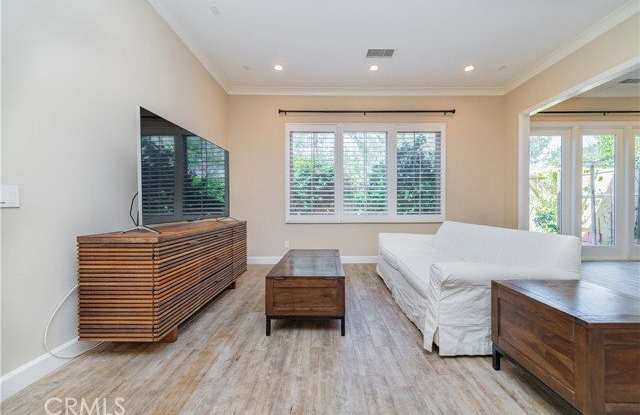 65 Pinetree Gallery 3