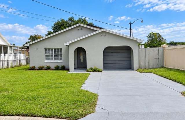 Stunning 4-Bedroom Pool Home with Solar Panels – Your Private Florida Paradise Awaits! Gallery 3