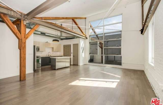 527 Molino St photos photos
