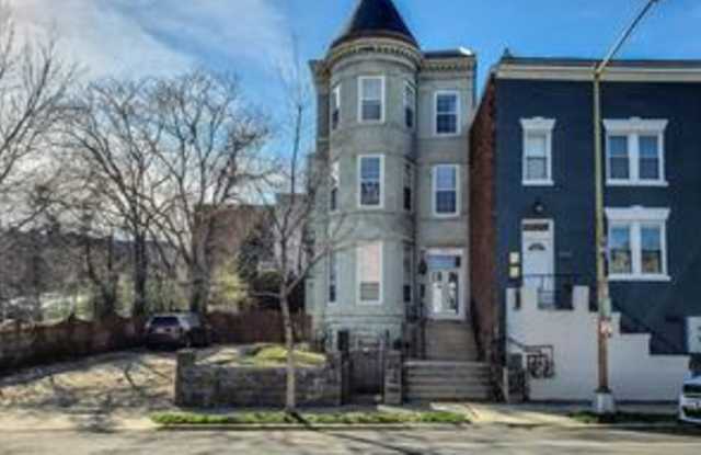 2002 4th St NE Unit 3 photos photos