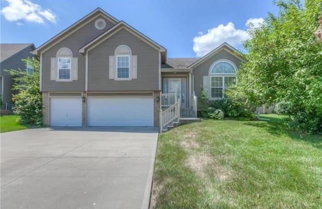 425 Granite Drive - 425 Granite Drive, Raymore, MO 64083