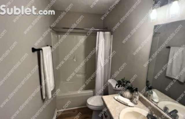 202 Jim Thorpe Dr - 202 Jim Thorpe Drive, Clarksville, TN 37042