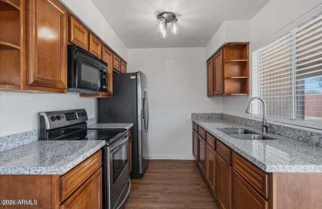 5656 W ALICE Avenue Gallery 2