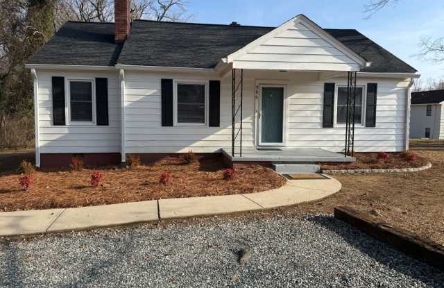 Two-Three bedroom, 1 bath house in Graham photos photos