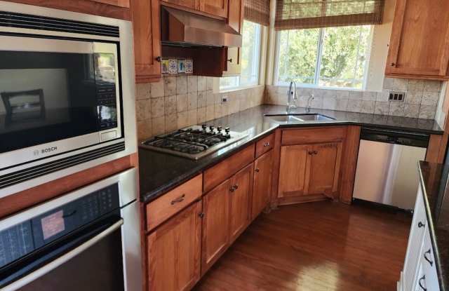 Large 3 bedroom 2 bath home in Montebello Oaks photos photos