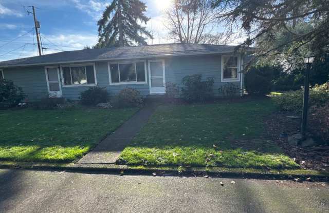 Spacious 2 Bedroom 1 Bath Duplex in Park-Like Setting - Pets Welcome - 3445 Southeast 3rd Street, Corvallis, OR 97333