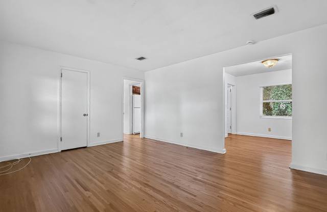 Beautiful Move-In Ready Home with Bonus Room! Gallery 4