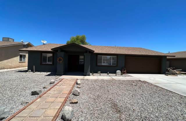 4 BEDROOM HOME CLOSE TO SCHOOLS! photos photos
