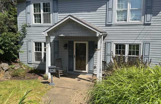 Pittsburgh - 3 Bedroom 1.5 Bathroom - Updated Home - 461 Carnegie Drive, Allegheny County, PA 15243