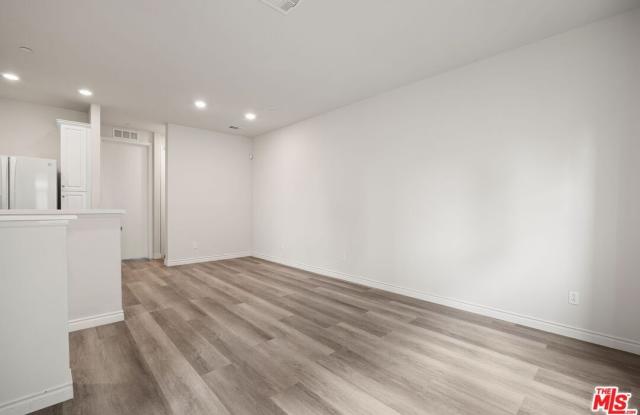 14122 W Willow Ln Gallery 4