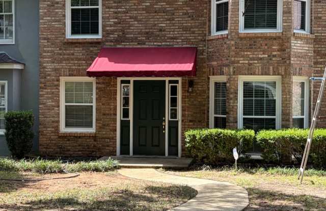Townhome close to USA campus Gallery 1