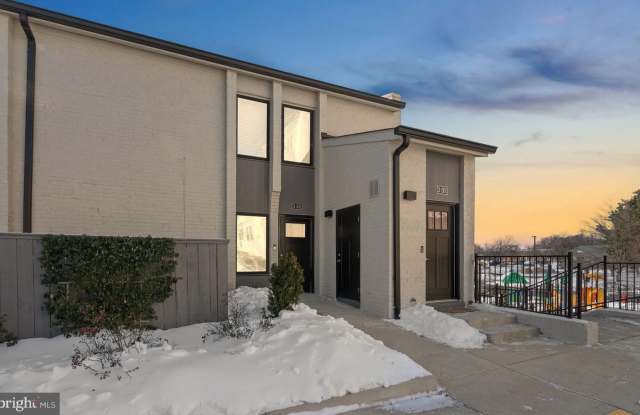 19520 VILLAGE WALK DR. Gallery 1