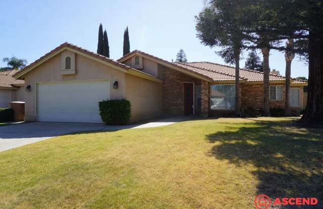 **MOVE IN SPECIAL ** - Spacious 3BD/2.5BA Home in Bakersfield's Desirable 93311 — HOA Community, Pool, Fireplace, Garage & Small Pets Welcome! Gallery 1