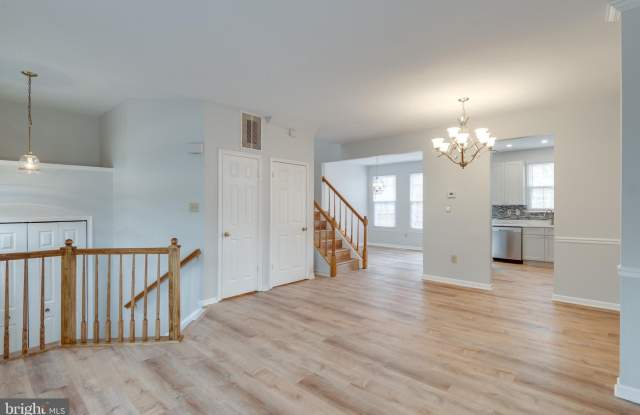 47609 COMER SQUARE Gallery 2