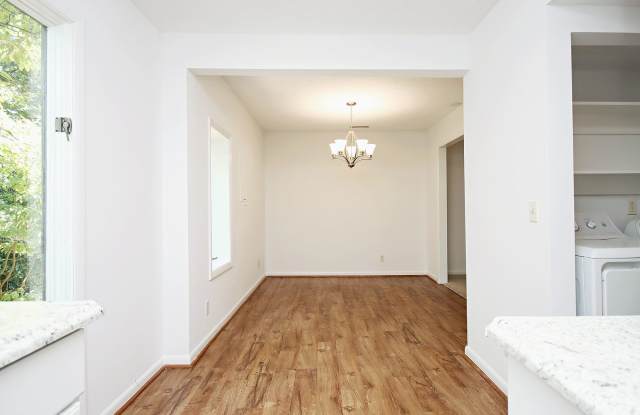 Dog-Friendly Rental Near Downtown & UVA photos photos