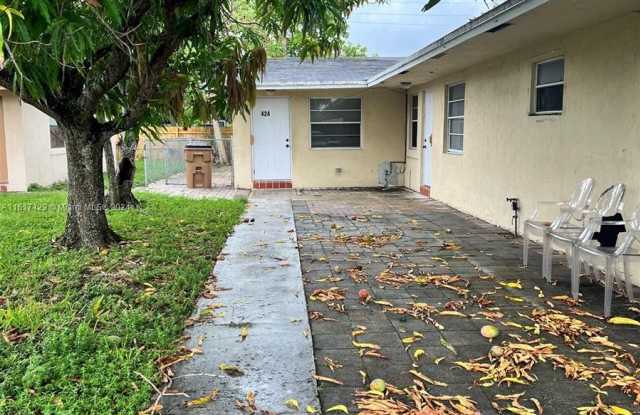 420 NE 44th St - 420 Northeast 44th Street, Deerfield Beach, FL 33064