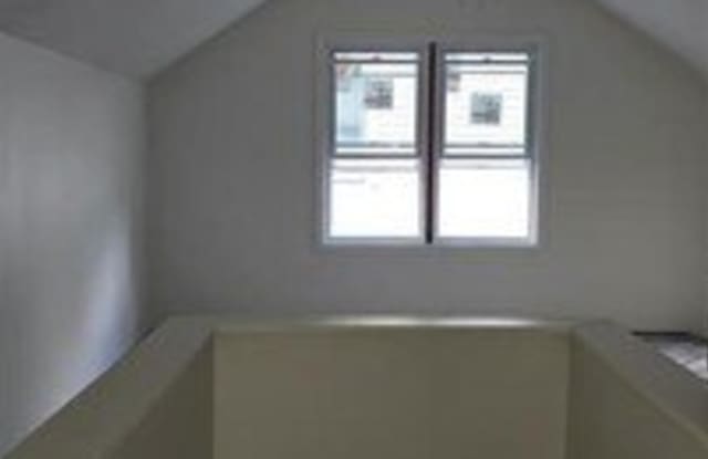 241 Eastlawn Street Gallery 4