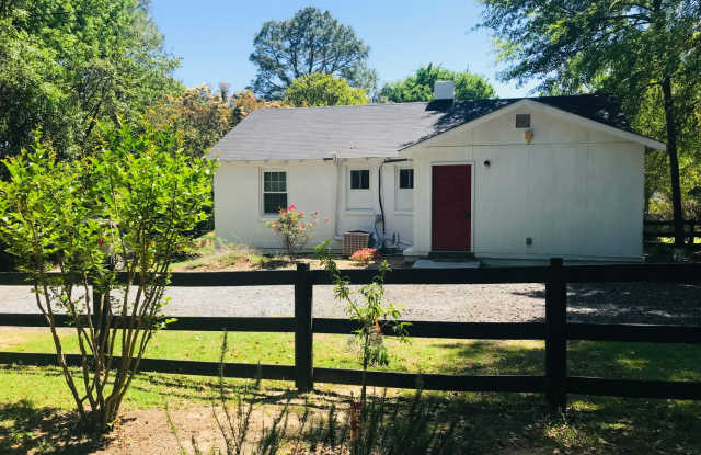 2 Bedroom/1 Bath Gallery 3