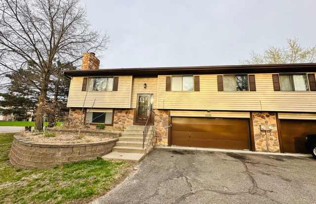 Charming 3BR Townhome in Shoreview-55126 photos photos