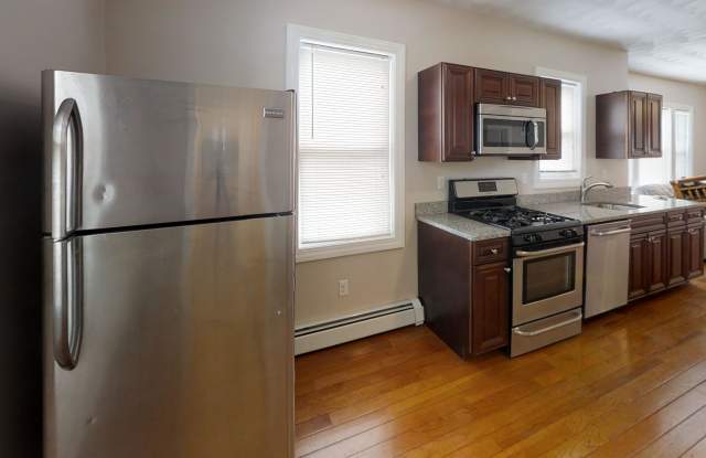 72 Pembroke Avenue72 Pembroke Avenue - 72 - 2 Gallery 2