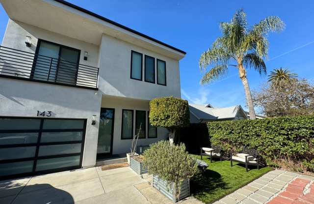 Five Bedroom/Four Bathroom Luxury House in Koreatown photos photos
